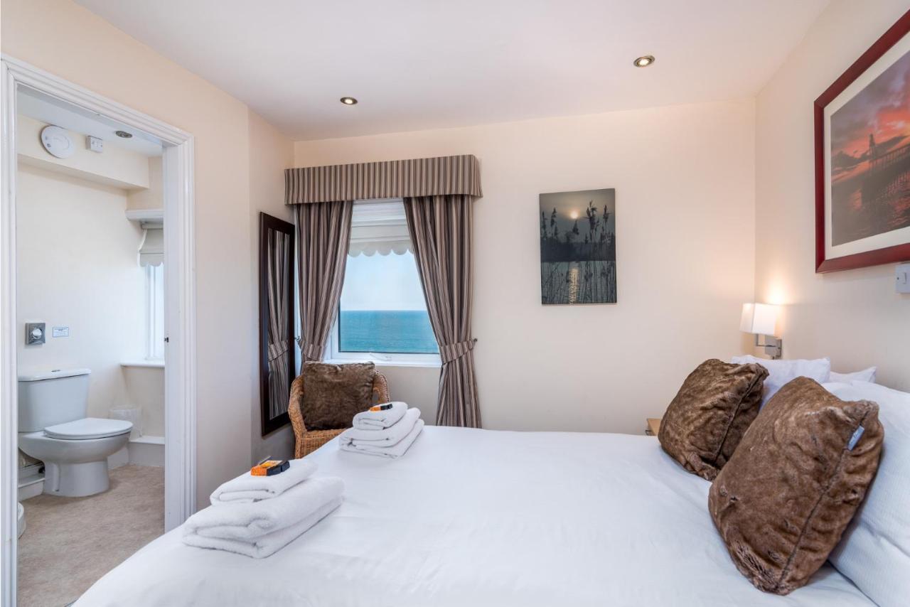 וויטבי Riviera Guesthouse מראה חיצוני תמונה