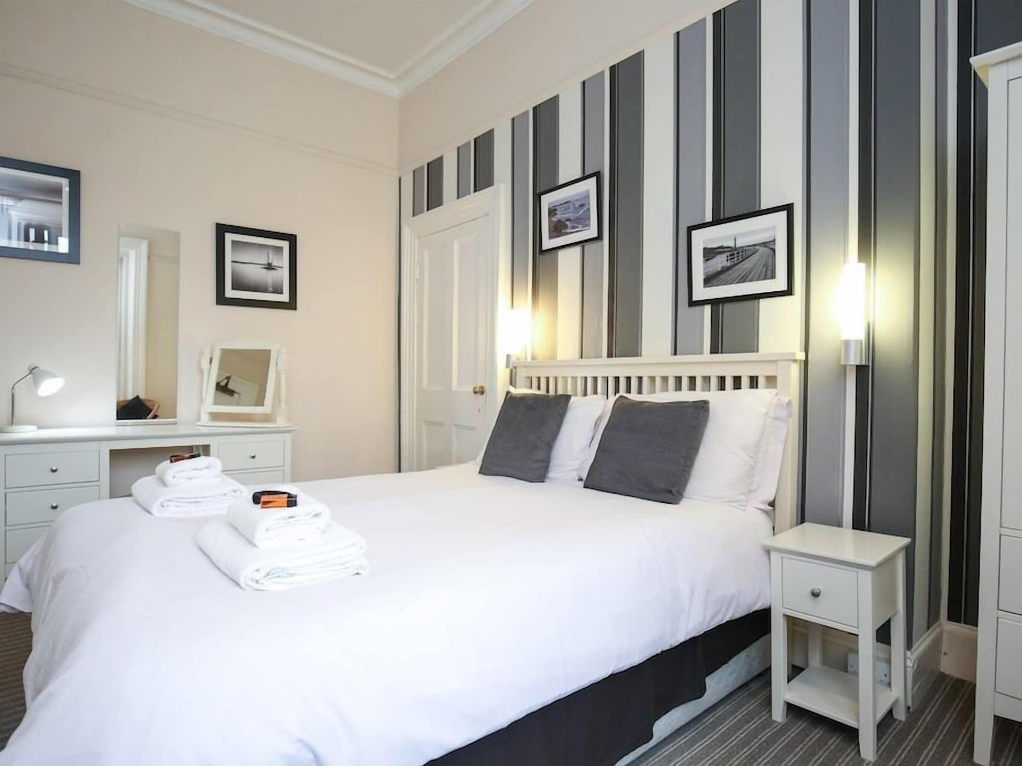 וויטבי Riviera Guesthouse מראה חיצוני תמונה