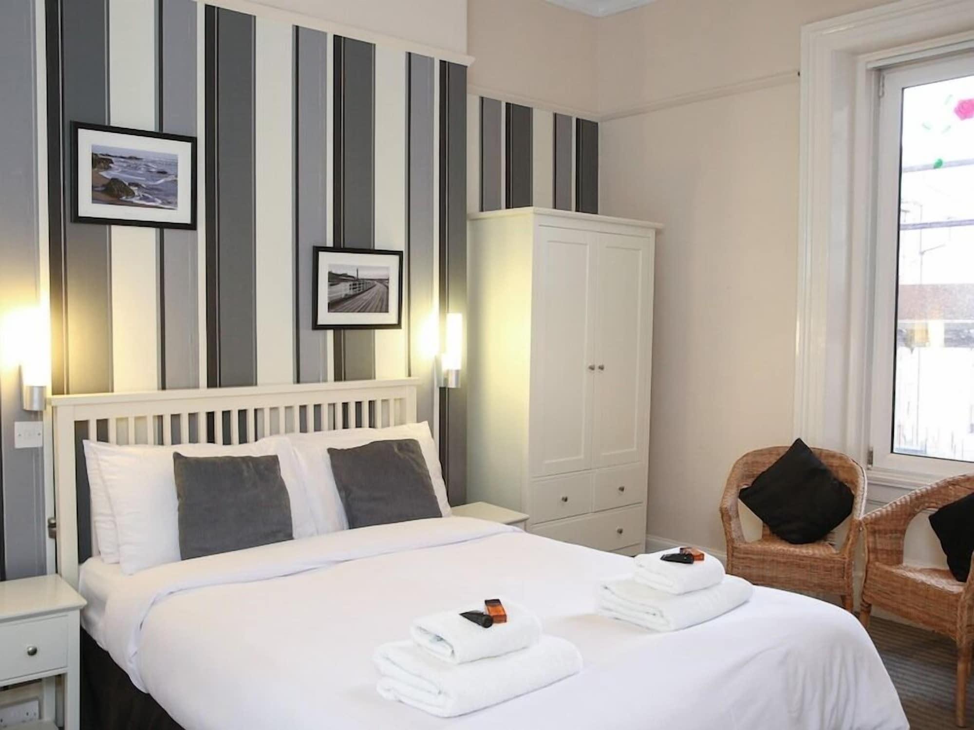 וויטבי Riviera Guesthouse מראה חיצוני תמונה