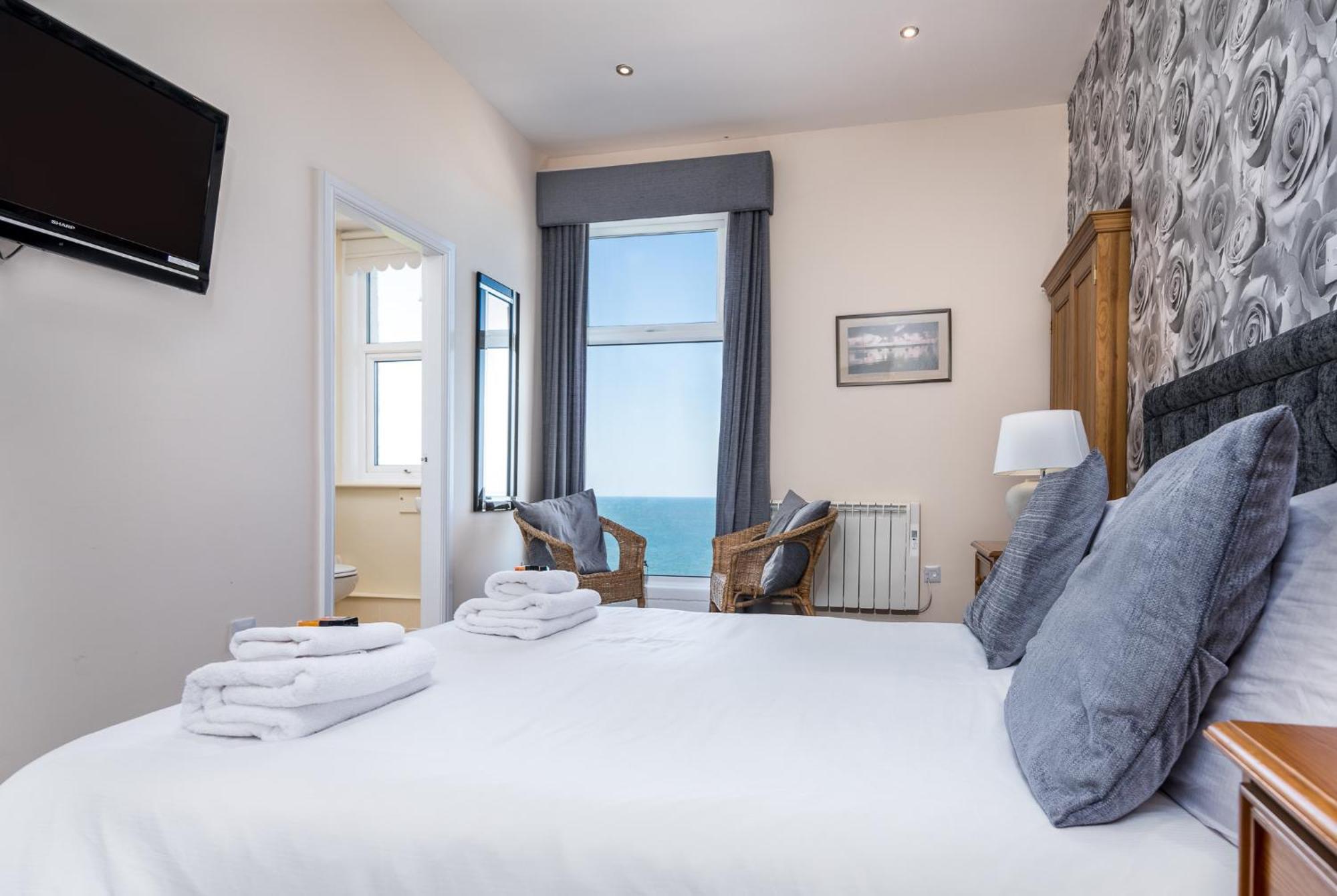 וויטבי Riviera Guesthouse מראה חיצוני תמונה